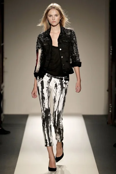 Look 32